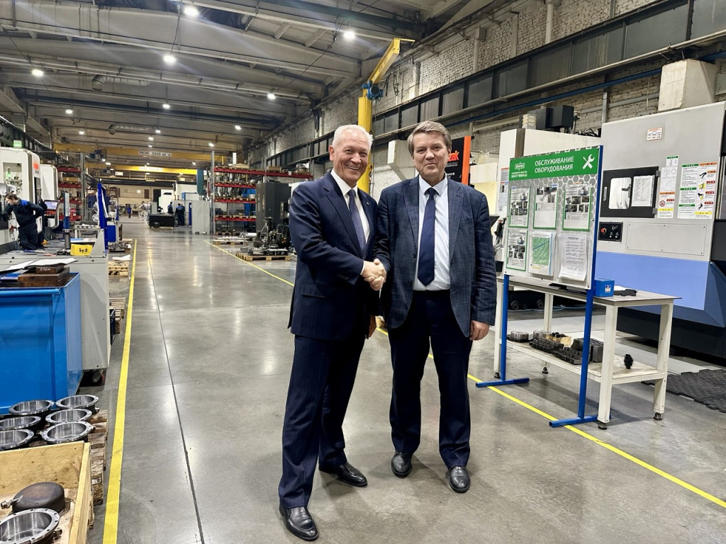 Advisor to the Minister of Industry and Trade of Tatarstan Sergey Mayorov Visited the “Vacuummash” Plant